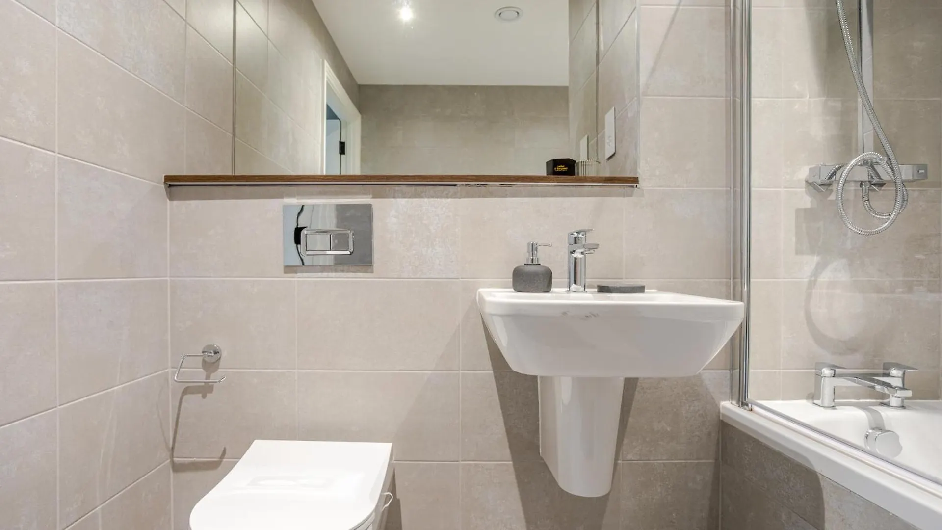 Lup Stays - Stylish Leeds Apartment Beeston Hill