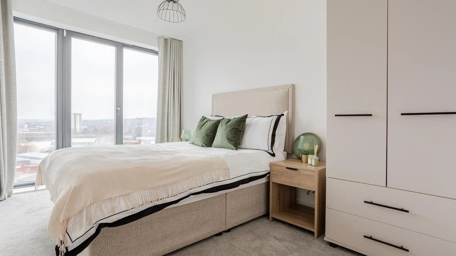 Lup Stays - Stylish Leeds Apartment Beeston Hill